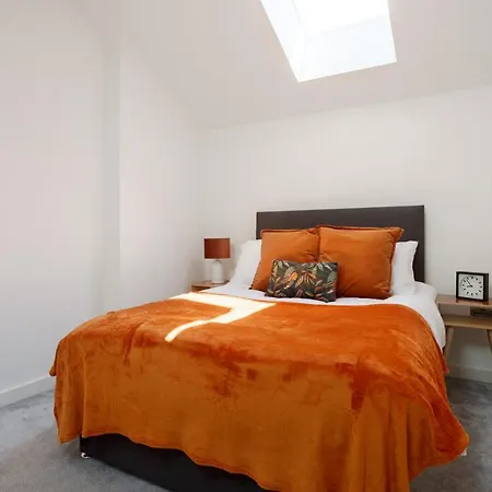 Stylish Penthouse With Outside Balcony! アパート *