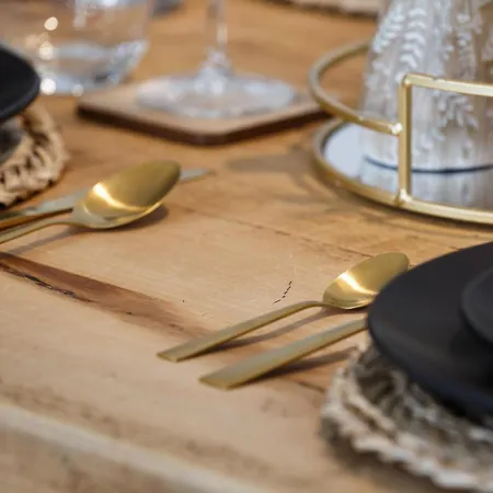 Stylish Penthouse With Outside Balcony! *