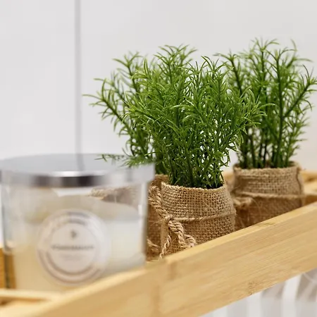 Apartment Stylish Penthouse With Outside Balcony!