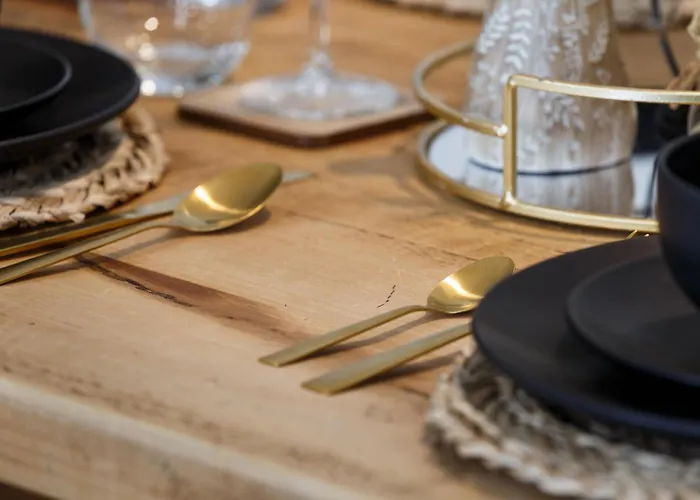 Stylish Penthouse With Outside Balcony! *