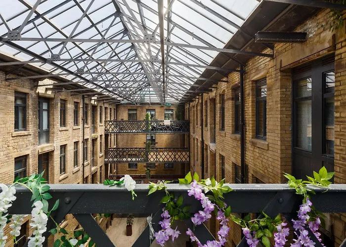 Stylish Penthouse With Outside Balcony! Apartment *