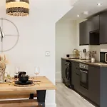 Stylish Penthouse With Outside Balcony!