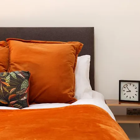 Stylish Penthouse With Outside Balcony! Διαμέρισμα Μπράντφορντ
